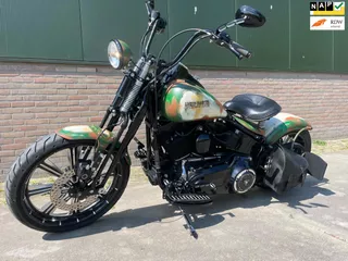Harley Davidson Chopper 96 FLSTSB Cross Bones Zeer uniek exemplaar met alle extra's van Roland Sands Design