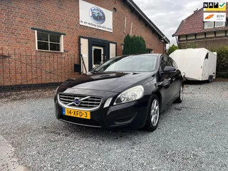 Volvo V60 1.6 T3 Kinetic ( Climate controle + Automaat + Navigatie )