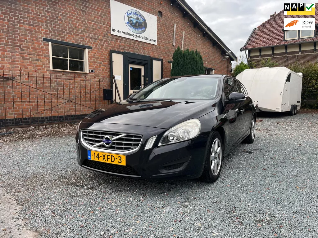 Volvo V60 1.6 T3 Kinetic ( Climate controle + Automaat + Navigatie )