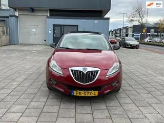 Lancia Delta 1.9-16V Twin-Turbo nieuweapk,2eigenaar, airco, navigatie, aluminium velgen, parkeersensoren achter