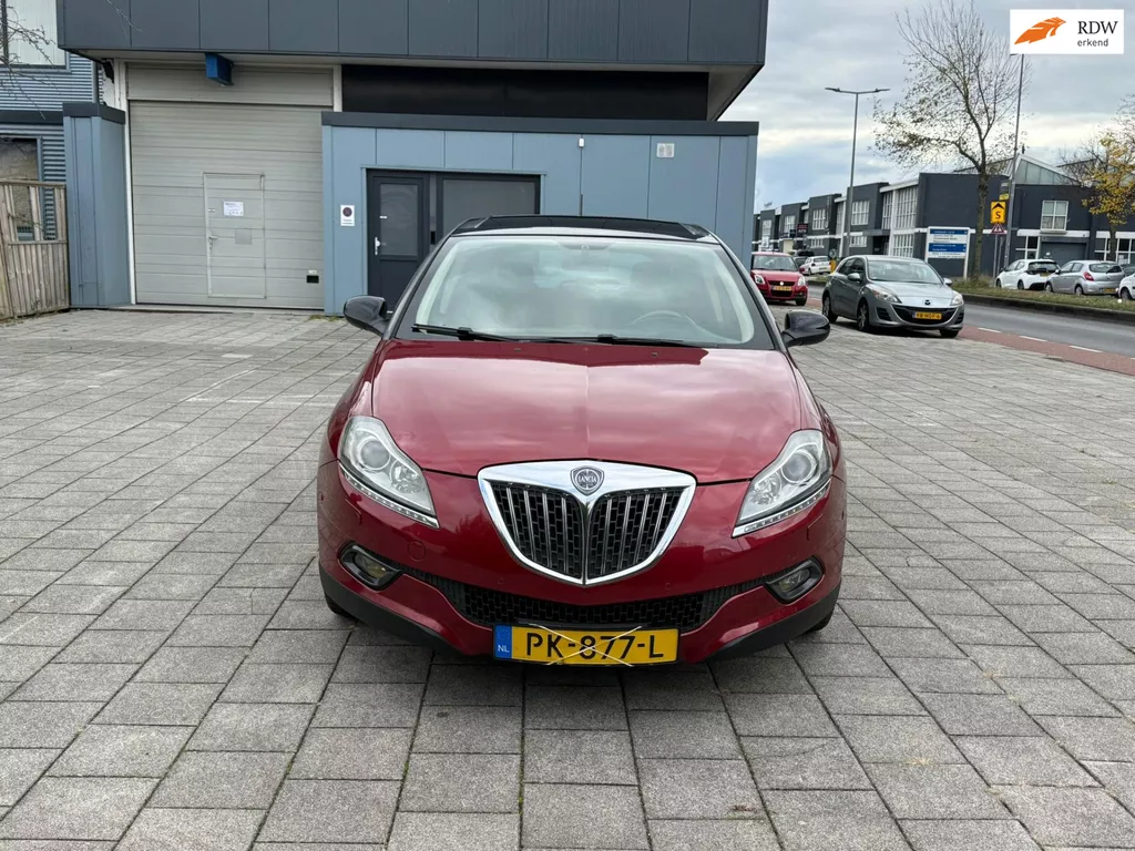Lancia Delta 1.9-16V Twin-Turbo nieuweapk,2eigenaar, airco, navigatie, aluminium velgen, parkeersensoren achter
