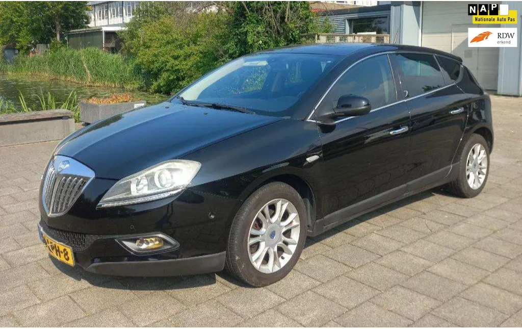 Lancia Delta 1.4-nieuwe apk,airco, navigatie, cruise Controle, aluminium velgen