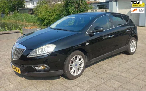 Lancia Delta 1.4-16V Oro,airco, navigatie, cruise Controle, aluminium velgen