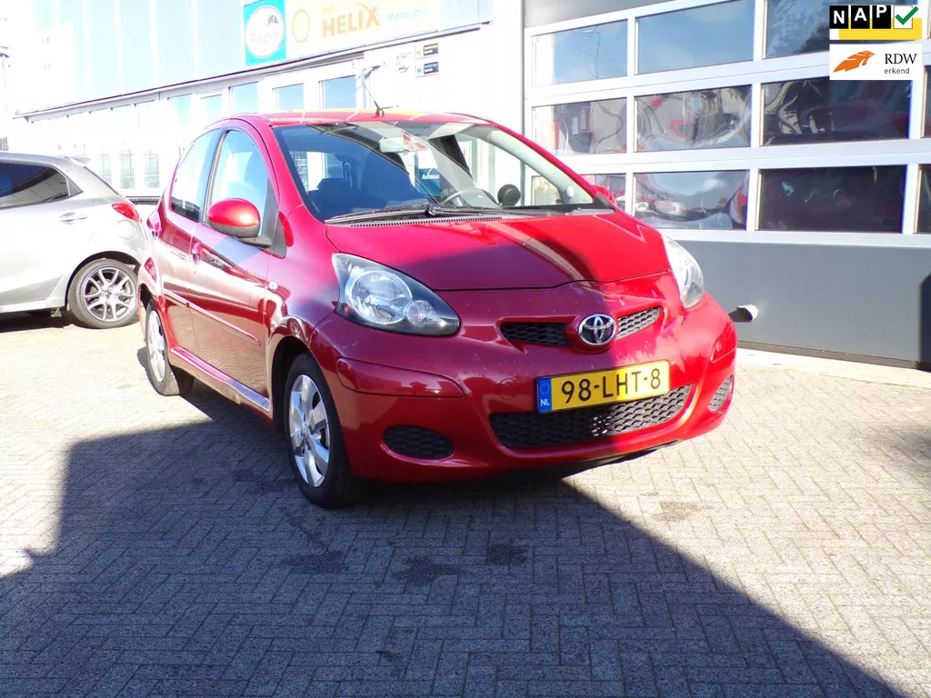 Toyota Aygo 1.0-12V Aspiration Red