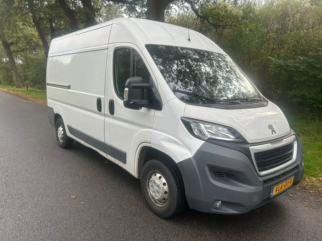 Peugeot Boxer 330 2.0 BlueHDI L2H2 Premium Pack
