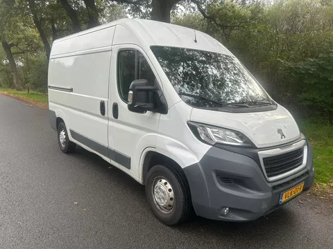 Peugeot Boxer 330 2.0 BlueHDI L2H2 Premium Pack