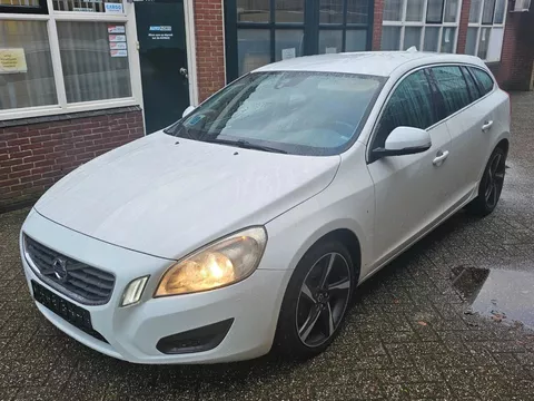 Volvo V60 2.4 D5 HANDEL EXPORT STAAT OP NL KENTEKEN