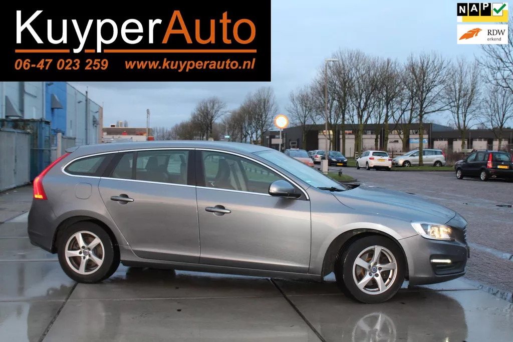 Volvo V60 2.0 D3 Nordic+ .. nl auto NAP apk 09-10-2026 dealer onderhouden * isofix* lm* trekhaak*