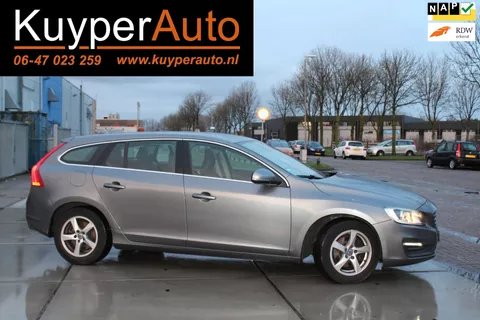 Volvo V60 2.0 D3 Nordic+ .. nl auto NAP apk 09-10-2026 dealer onderhouden * isofix* lm* trekhaak*