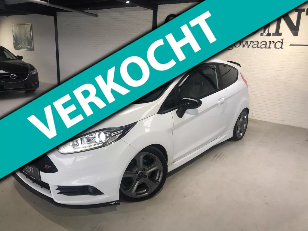 Ford Fiesta 1.6 ST2 210PK 2015 Facelift Dikke Auto Leer Sportstoelen Recaro Xenon Volledig Dealer O.H Zeer mooie Snelle auto