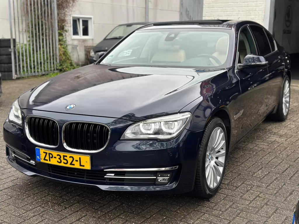 BMW 7-serie 730d High Executive Bj:2014 ACC SoftClose Led Navi leder LineAssist Opendak NAP