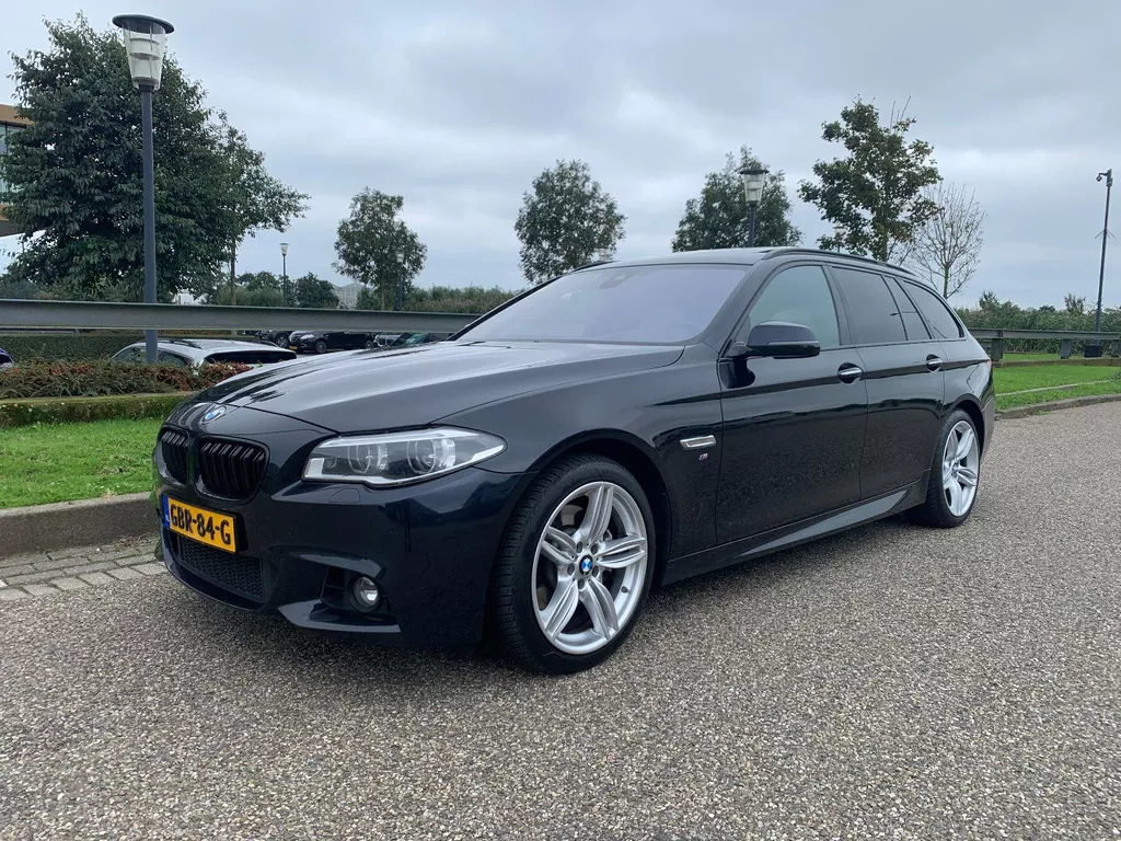 BMW 5-serie Touring 530xd High Executive M-Sport * LED * APK * PANORAMA *
