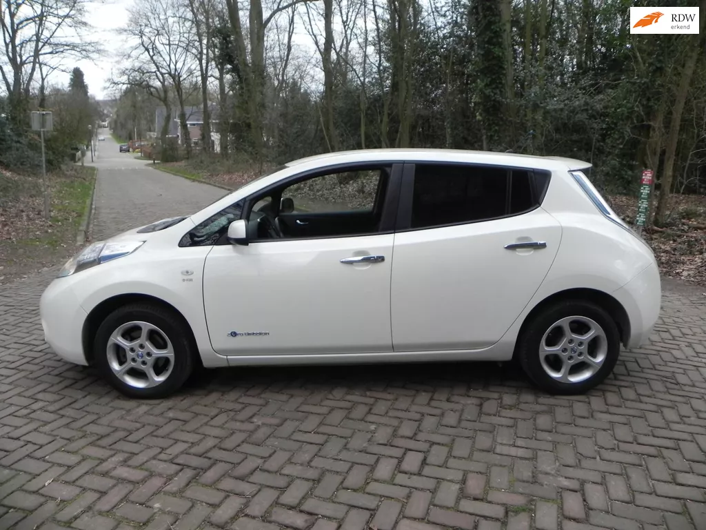 Nissan LEAF Base 24 kWh