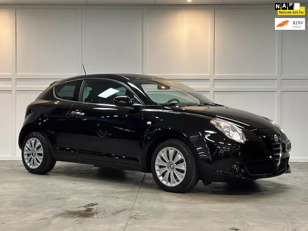 Alfa Romeo MiTo Distinctive / 2015 / Leer / Cruise / Navi