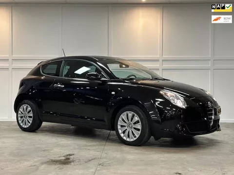 Alfa Romeo MiTo Distinctive / 2015 / Leer / Cruise / Navi