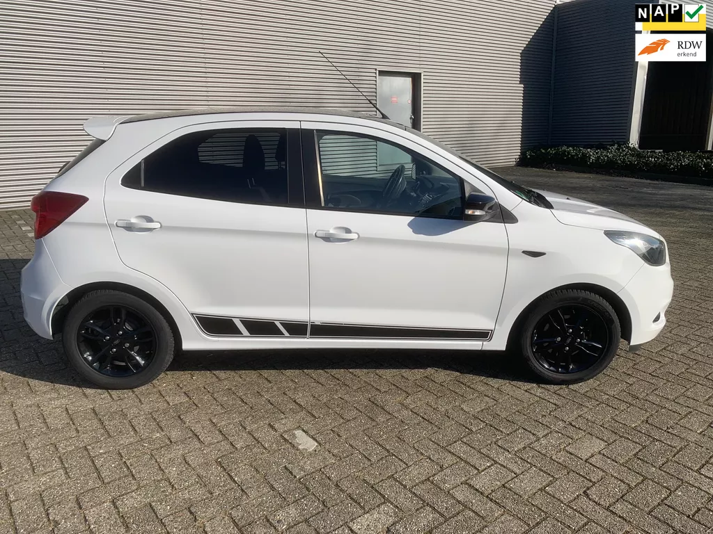 Ford KA+ 1.2 Trend Ultimate Sport LM-velgen zwart dak sportieve auto