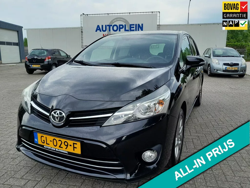 Toyota Verso 1.8 VVT-i Business nette in Nederland nieuw geleverde verso met trekhaak,navigatie,cruise controle in het zwart!