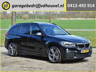 BMW X1 18d sDrive High Executive / head-up display / panoramadak / camera achter / zwart leer