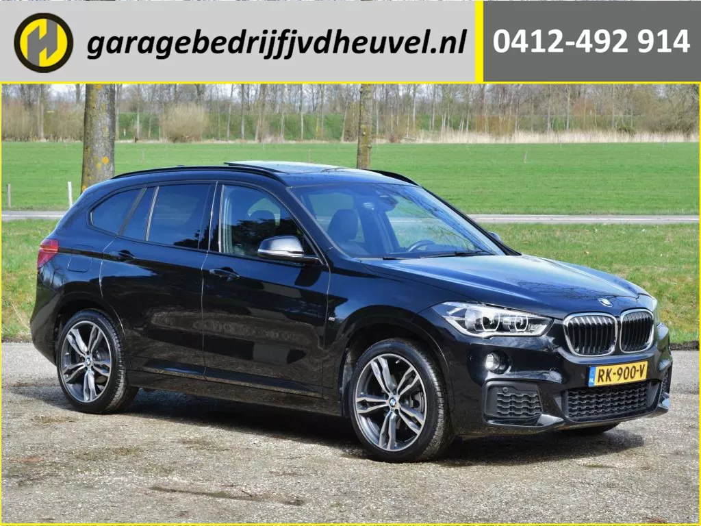 BMW X1 18d sDrive High Executive / head-up display / panoramadak / camera achter / zwart leer