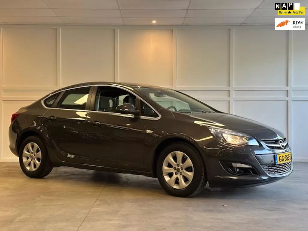 Opel Astra 1.4 Turbo Blitz / 2015 / 64.609 KM NaP / Airco / Navi