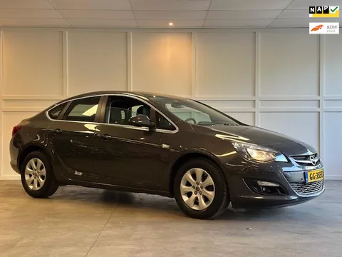 Opel Astra 1.4 Turbo Blitz / 2015 / 64.609 KM NaP / Airco / Navi