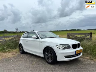 BMW 1 Serie 116i Business Line Sport, Boekjes