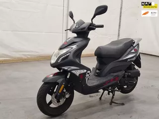 AGM Snorscooter R8,1de eigenaar