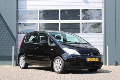 Mitsubishi Colt 1.3 Invite Automaat Airco/Stuurbekrachtiging/Elek.Ramen/C.V./Radio.CD/15"LM.Velgen/APK:13-09-2025