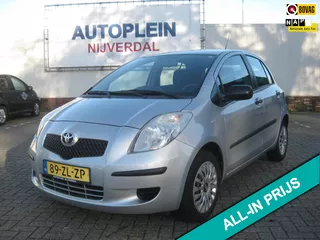 Toyota Yaris 1.3 VVTi Terra nette in Nederland nieuw geleverde 5 deurs 1.3 Yaris met airco.