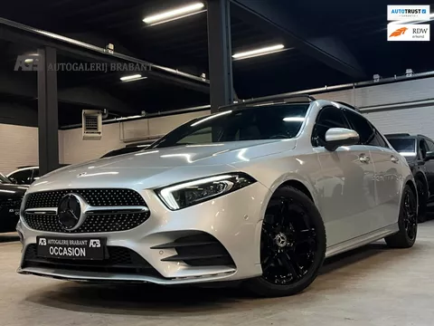 Mercedes-Benz A-klasse 200 Launch Edition AMG Line #Pano/Sfeerverlichting/CarPlay/Camera