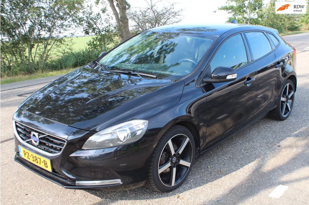 Volvo V40 1.6 D2 // LMV / KLIMA / NAVI //