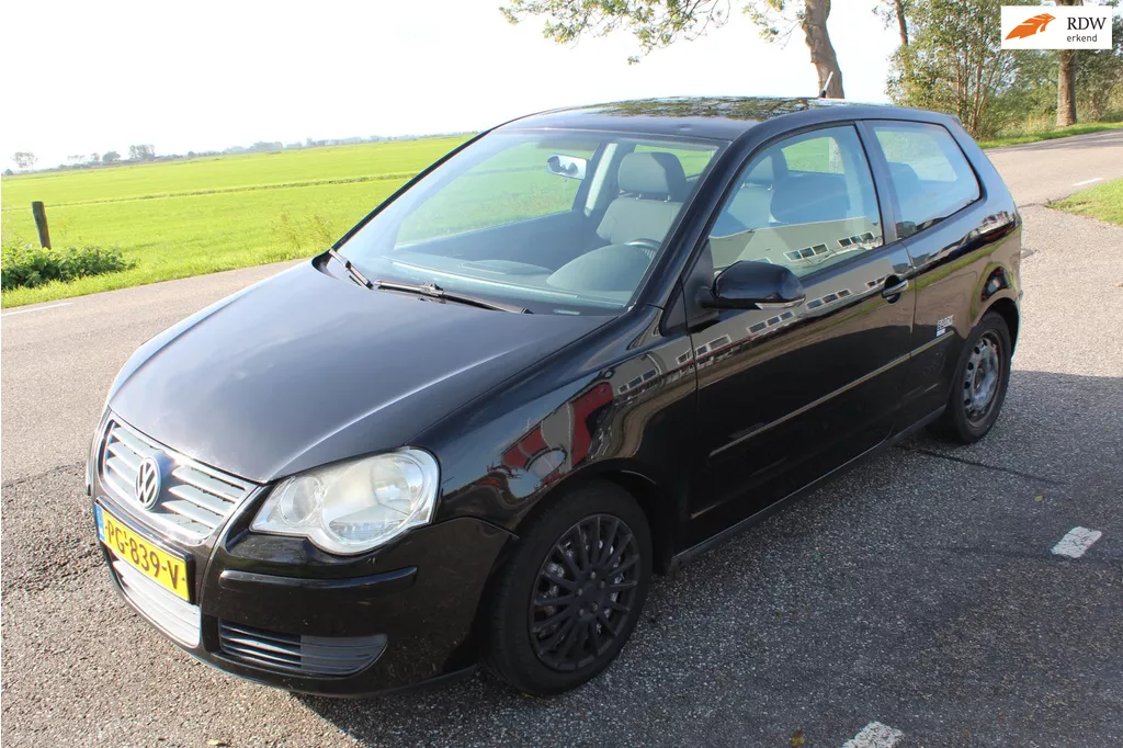 Volkswagen Polo 1.4-16V Trendline // APK 04/2027 //