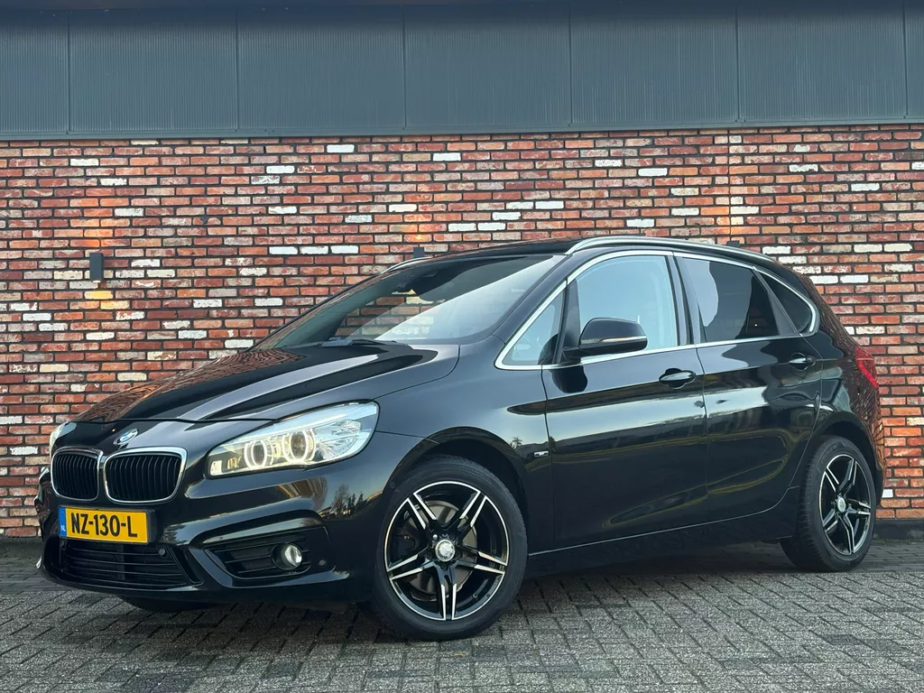 BMW 2-serie Active Tourer 220d xDrive Sport Pano Trekhaak HUD Memory Voll.Onderhouden!